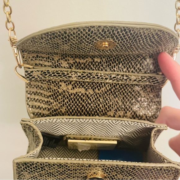 Brand NWOT Moda Luxe Anna Crossbody Mini Purse in Green Snake Print - Picture 14 of 15
